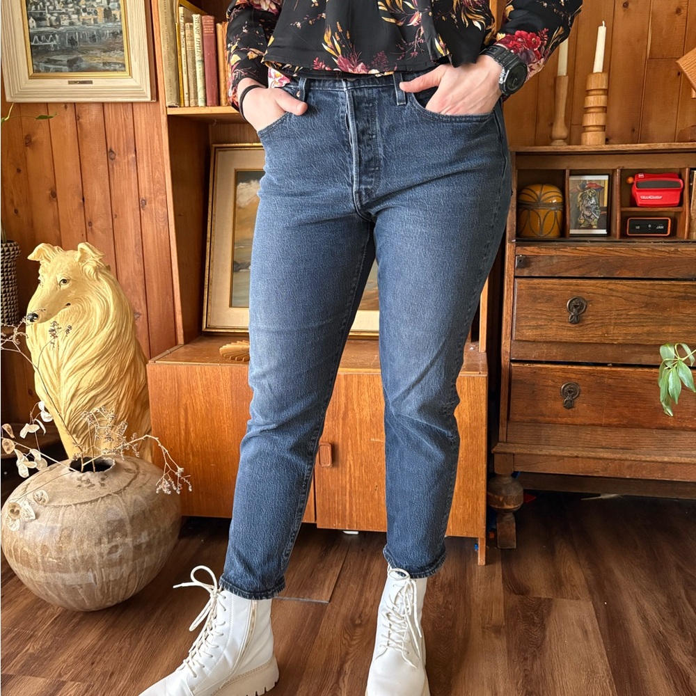 Levi’s Wedgie High Rise Button Fly Dark Washed Denim Size 30